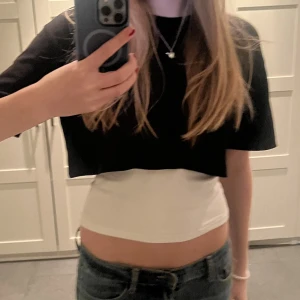 t shirt  - säljer den svarta korta t shirten, aldrig använd prislappen kvar