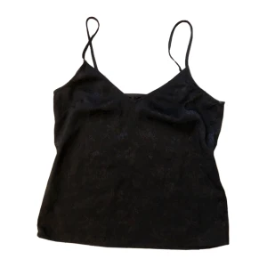 Svart linne - I använt skick, den är smått nopprig men hel:) True to size, banden går att justera.