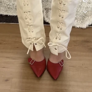 Röda vintage klackar - Säljer dessa röda vintage klackar, perfekt till julen. ❤️