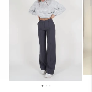 Venderbys TALL kostymbyxa Vera Wide - Nypris 900. Endast provade. Säljes pga för små för mig som är en M.