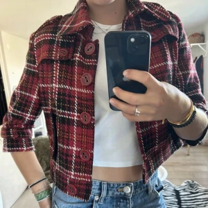 Jacka trekvarts - Jacka med trekvartsarm i storlek 36.