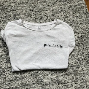 Palm Angels tröja  - En fin Palm angels tröja i storlek xs, inga fläckar alls 💗