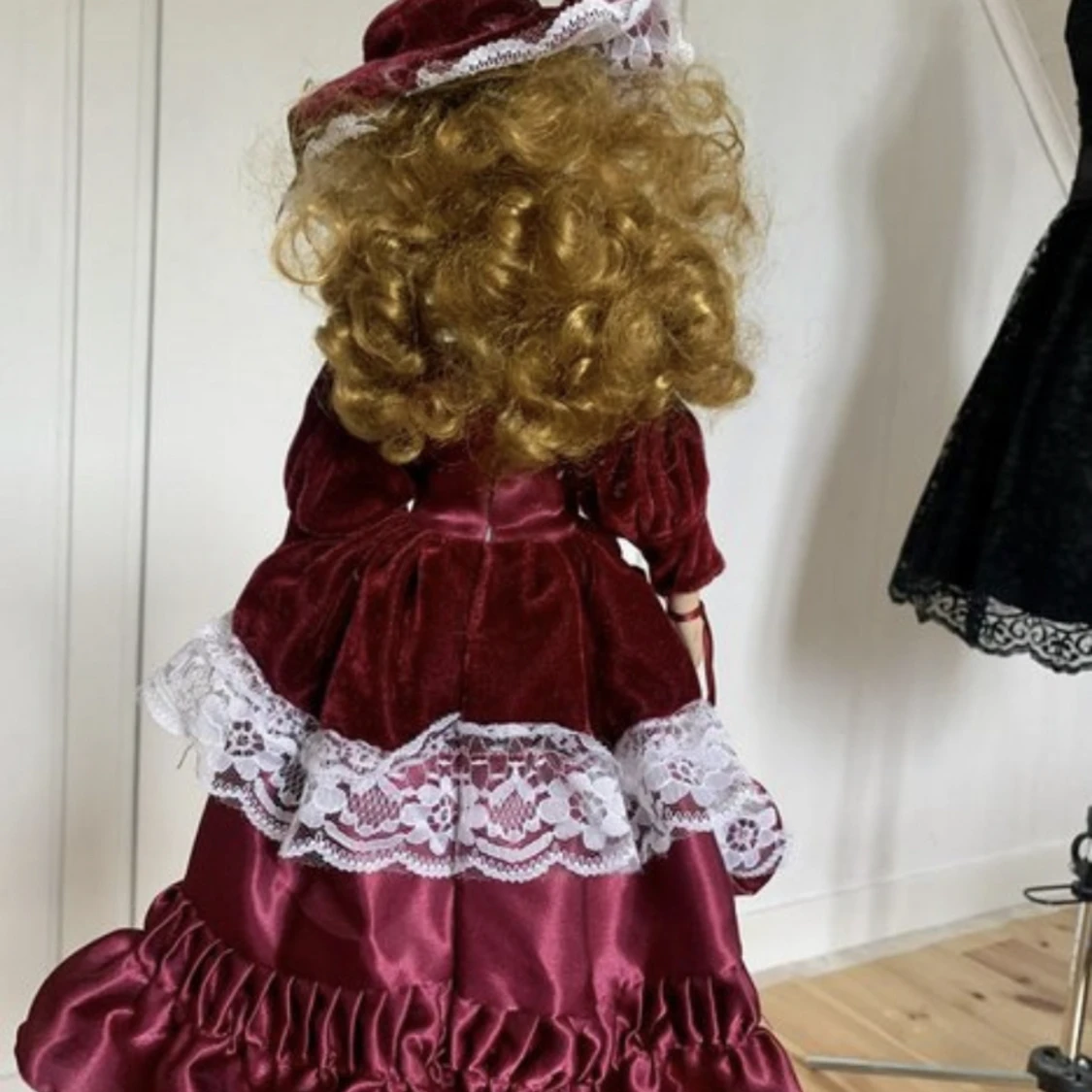 Porslinsdocka  - 90