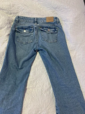 Jeans med låg midja - Jeans med låg midja från Gina tricot i fint skick 