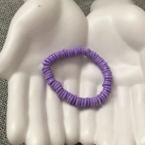 Armband - Jätte fint lila armband ej andvänd bra skick💜