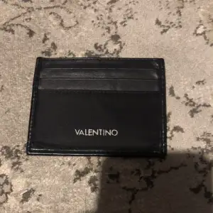 Svart valentino plånbok
