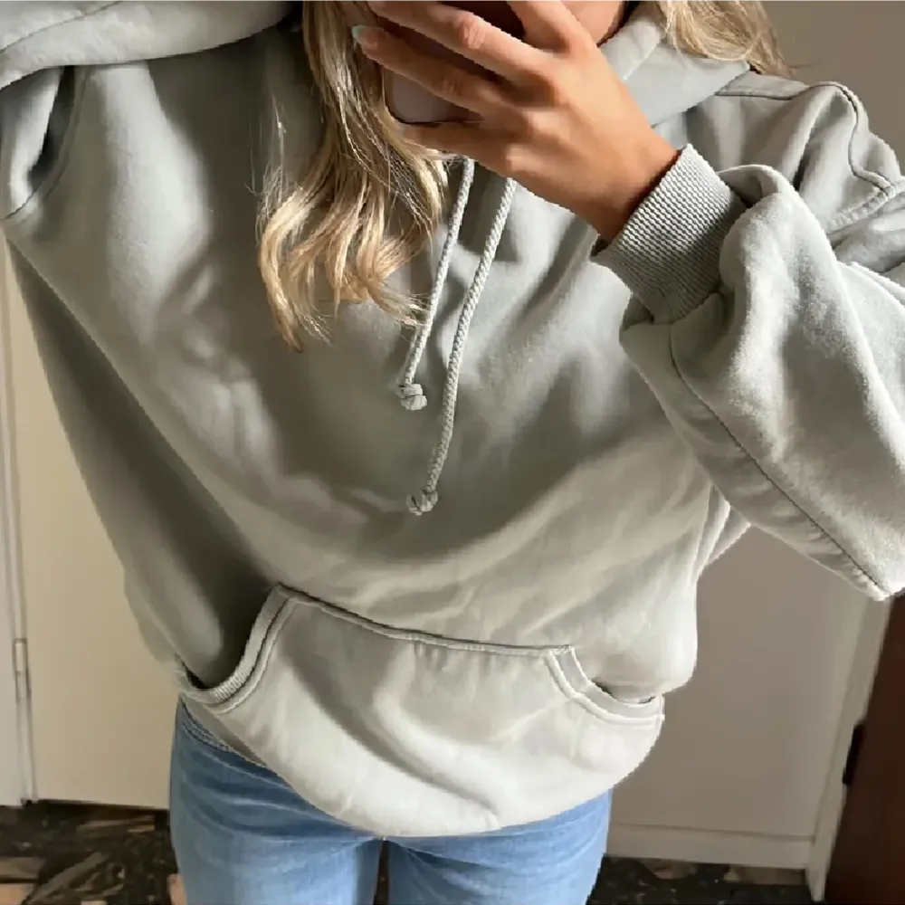 Så fin och mjuk hoodie från Bikbok i stl S💗 använd men fint skick, inte nopprig. Hoodies.