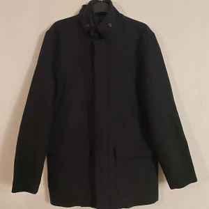 Riley Rock - En knappt använd rock ifrån Riley i topp skick! Ny pris 2700kr   Pris kan diskuteras och tveka inte att skriva om du har funderingar eller frågor!  