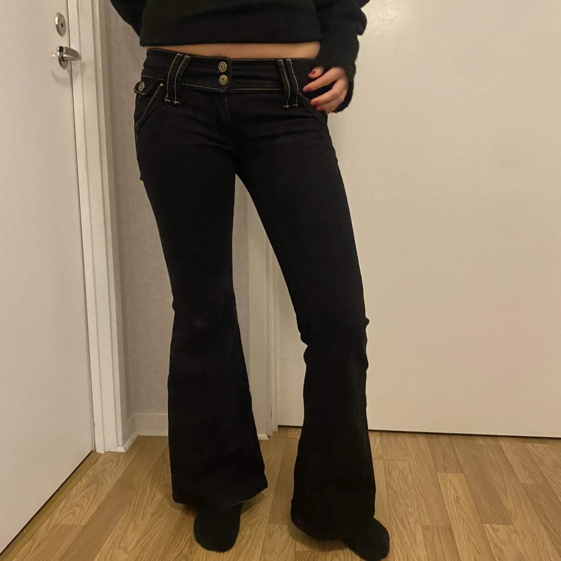 Svarta bootcut jeans - 90