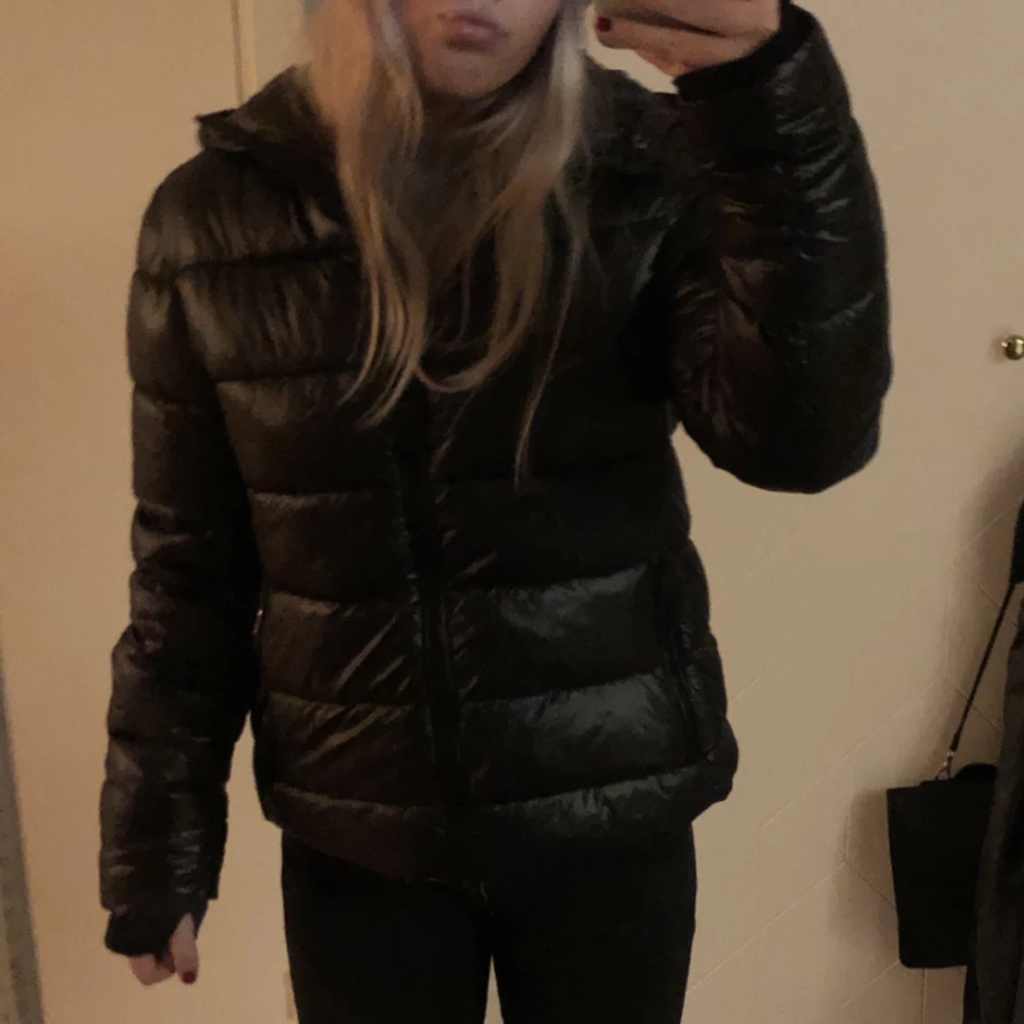Glansig svart  vinterjacka  - 90