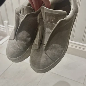 gråa eytys - säljer mina gråa eytys då dom är lite förstora för mig, använda men i bra skick!🎀