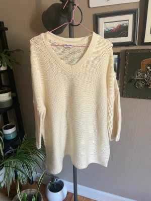 Noisy May tröja - Märke: Noisy May Cremevit supermysig!  Storlek: M Skick: utan anmärkning.