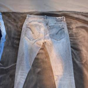 Gråa dondup jeans storlek 32 Skick 9/10 