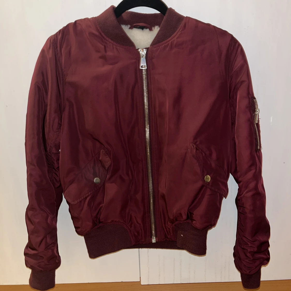 Bomberjacka med fordring 