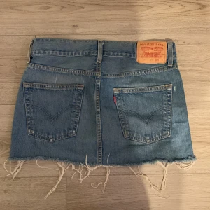 Levi’s minikjol  - Söt vintage minikjol från Levi’s i  storlek S, bra skick 💫🤍