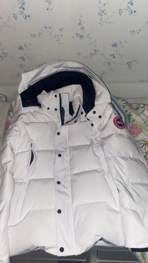 Canada Goose Windham Jacka  - Storlek S men passar även M lika bra säljer 