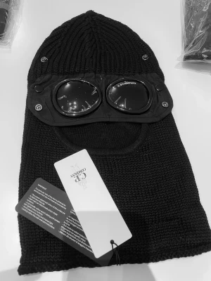 C.P. COMPANY BALAKLAVA - Helt ny, funkar perfekt för skidåkning  Checka in profilen finns mycket annat för bra priser