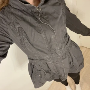 Vintage Object jacka  - En vintage jacka från object collection items som jag skulle säga e en storlek S(det står tyvärr inte i jackan) ser inga miss färgningar och inga större defekter alls. Jackan säljs inte längre så vet tyvärr inte original pris men de kan diskuteras