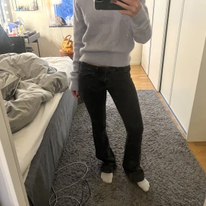 Lågmidjade jeans - Snygga svarta lågmidjade jeans som tyvärr inte kommer till användning längre 