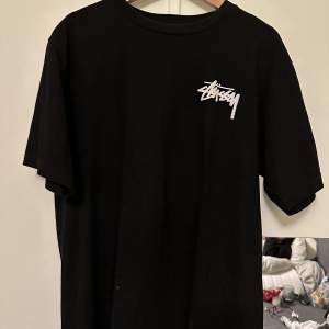 Säljer äkta Stüssy t-shirt i storlek M