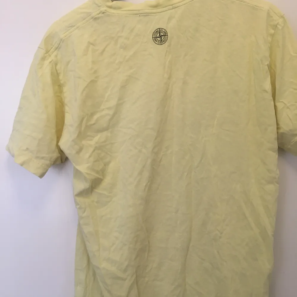 Tja, säljer min stone island t-shirt i storlek M. T-shirts.