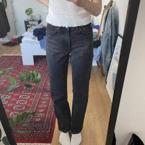 Weekday jeans i modellen voyage🫶 skriv gärna vid frågor!
