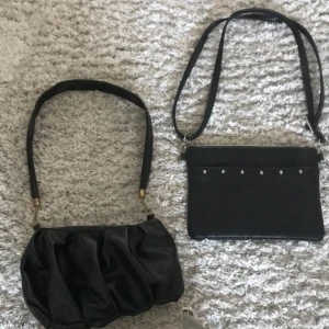 Handväskor  - Två svarta fina handväskor 30kr för båda och 15kr styck 