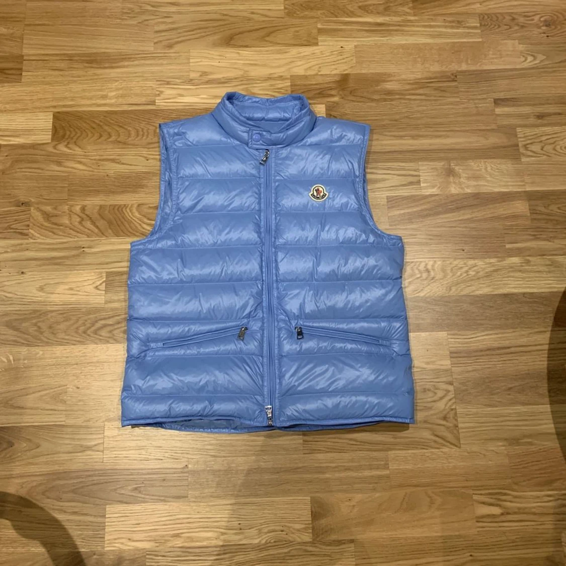 Moncler gui väst storlek 2/s,m väldigt sällsynt färg (INTRESSEKOLL)