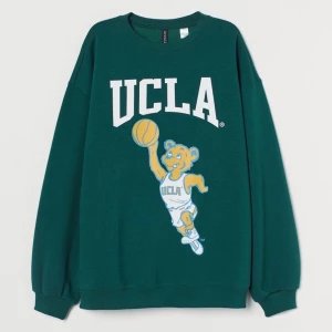 Sweatshirts  - Säljer en jätte fin UCLA sweatshirt i fint skick. Finns inte att köpa längre. Storlek xs men oversizes💞Pris går att diskuteras.  Skriv om ni vill ha fler bilder på plagget💞