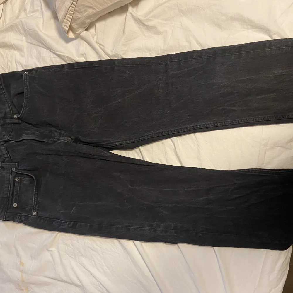 Köpte dessa jeans och insåg efter en vecka att de var för små.. Jeans & Byxor.