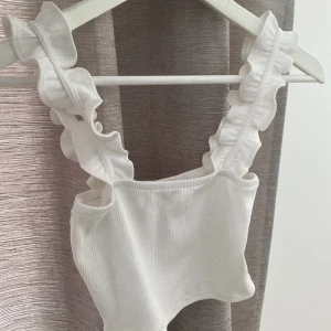 Linne - Somrig topp från Zara i strl S, använd fåtal gånger