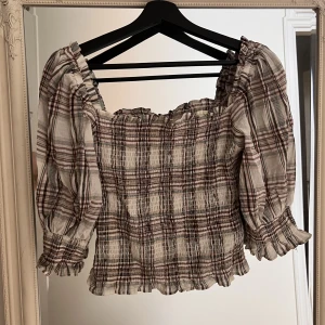 Ribbad topp - Toppad topp från New Yorker  Aldrig använd  Stlk M