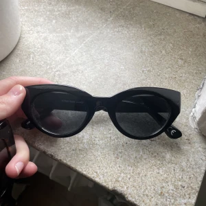 Solglasögon - Använda en gång 