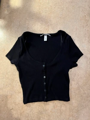 Topp - En fin topp från H&M, använd fåtal gånger