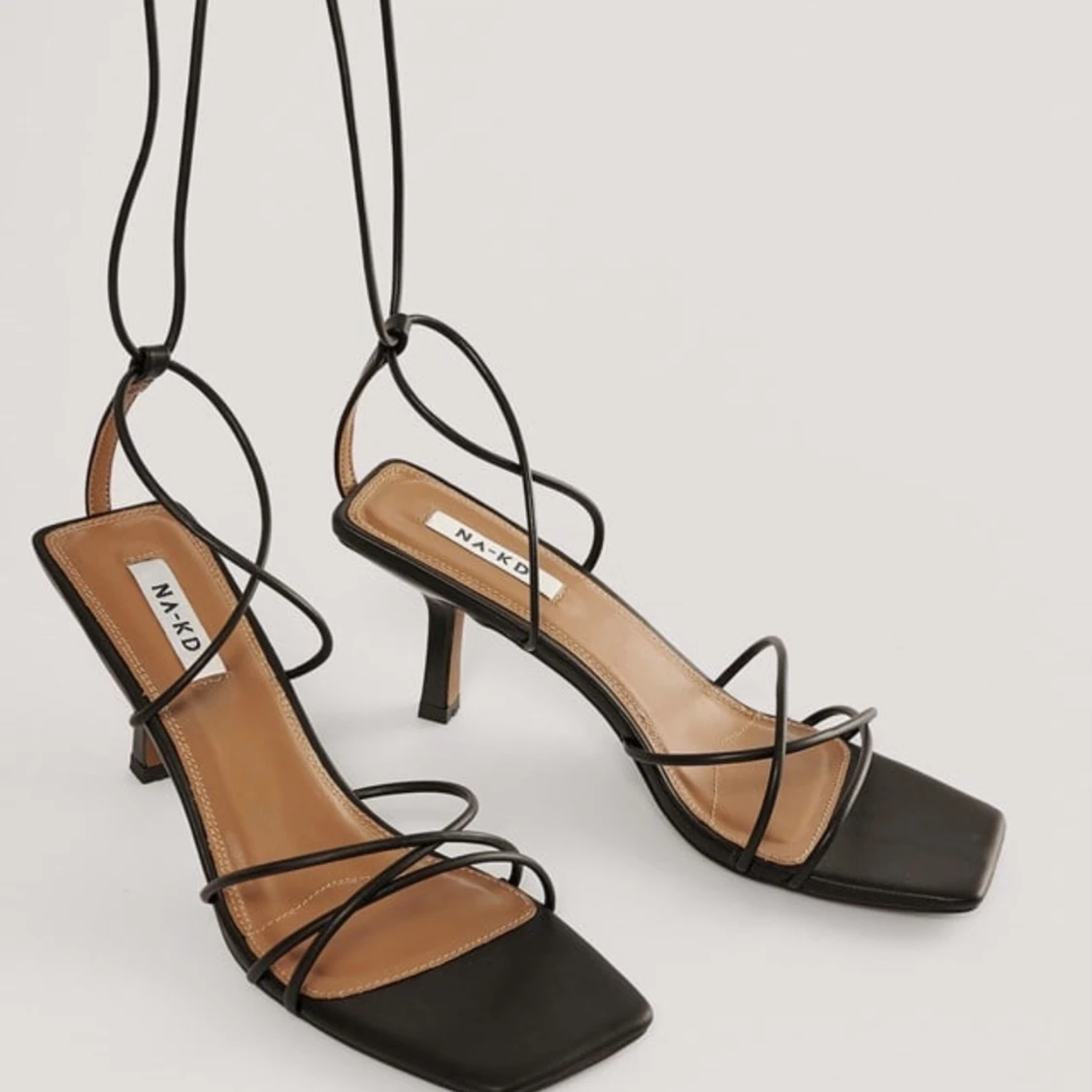 Högklackade remsandaler 