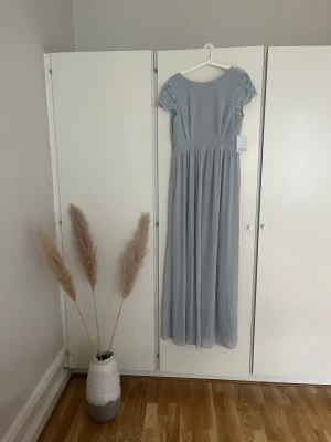 Balklänning - Säljer den här otroliga klänningen som jag aldrig fått tillfälle att använda. Passar perfekt till bal/bröllop/fest. Endast testad 🥰