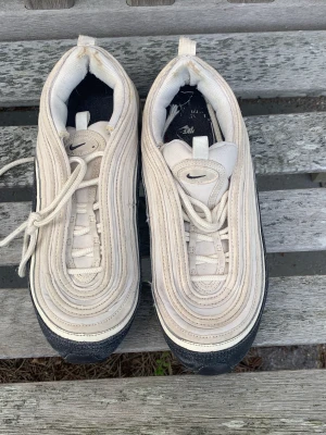 Nike skor - Jättefina skor som är varsamt använda och i mkt fint skick!