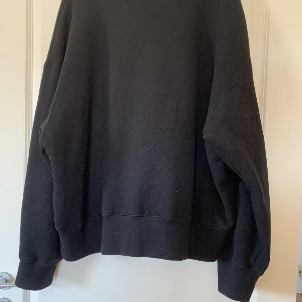 Säljer min Palm angels sweatshirt då den inte kommer till användning, skick 9,5/10. Inge fel eller flaws och man får med tag vid köp. Köpt ifrån Kaspersheat som sprillans ny med tags. Nypris 5500kr Kan gå ned i pris vid snabb affär. Dm för fler bilder . Tröjor & Koftor.