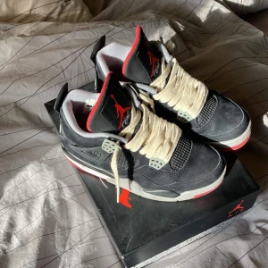 Jordan 4 Bred 2012 - Jordan 4 Bred 2012 Condition 7/10 Pris: 1900kr