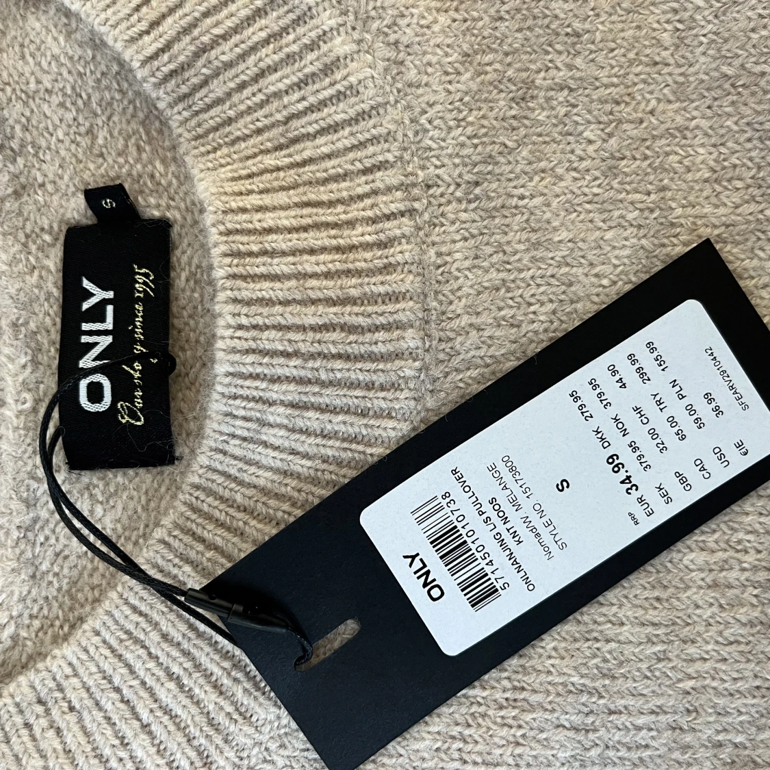 Stickad tröja  - 91