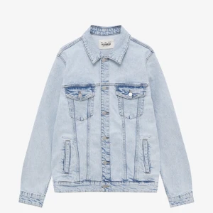 Jeansjacka  - Jeansjacka från pull&bear, helt oanvänd🩷