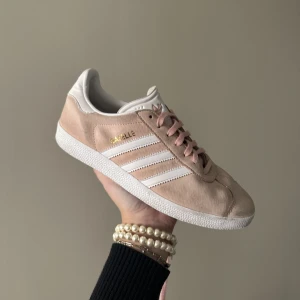 Adidas Gazelle  - Söta Adidas Gazelle sneakers. Bra skick!