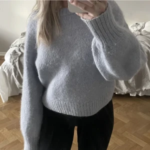 Stickad tröja ull/alpackablandning - Från H&M trend 💞ganska liten i storlek, passar mig med XS/S 