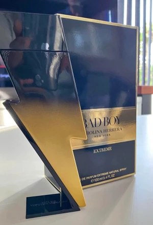 Carolina Herrera Extreme - Säljer en Carolina Herrera Bad Boy Extreme 100 ml som är endast testad. Nypris är 1300kr. Hör av dig vid frågor!