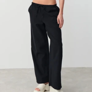 Linnebyxor  - Svarta Gina tricot linne byxor, säljer eftersom de inte kommer till användning💕 nästan helt oanvända. Köp gärna med direkt. 