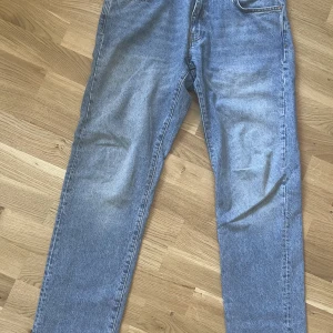 Jeans - Säljer skit snygga woodbird jeans. Storleken på jeansen är 32/34. Priset går att diskuteras vid snabb affär. 
