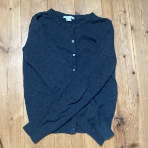 Kofta - En jätte fin grå kofta från hm💗