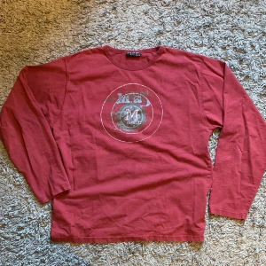 Vintage Tröja - Snygg tröja från tidigt 2000 tal i storlek XL men passar som M/L, skriv vid fler frågor!