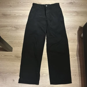 chinos - Chinos från weekday som jag använt 1 gång. Dem är höga i midjan menn annars snygga.