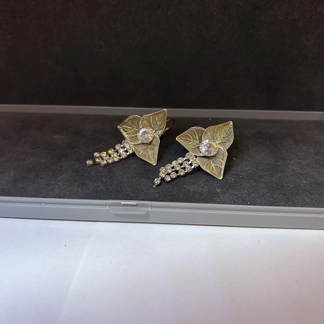 Örhänget ”Clive”